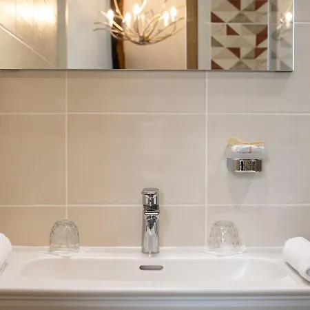Couette-café Les Enclos Secrets 4*