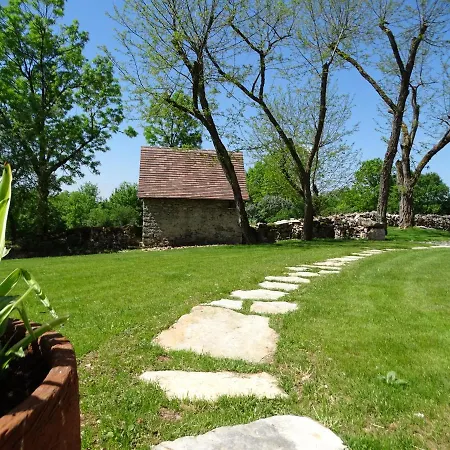 Les Enclos Secrets Frühstückspension Livernon