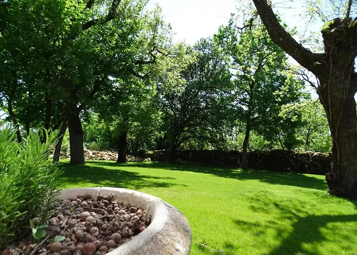 Les Enclos Secrets Livernon