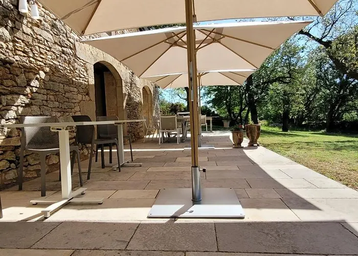 Couette-café Les Enclos Secrets 4*